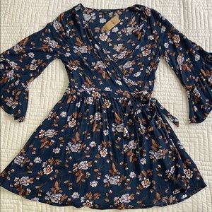 ⭐️ Navy blue - floral- mini wrap dress ⭐️